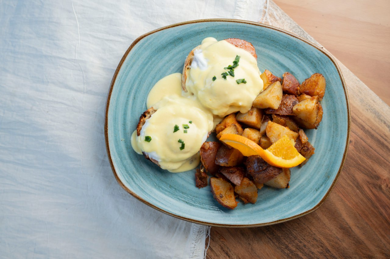 Eggs benedict near me brunch